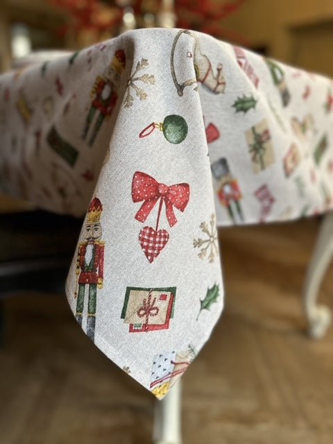 3. Close-up of Festive Motive Christmas Story tablecloth corner, showcasing holiday motifs by Hortensias Home