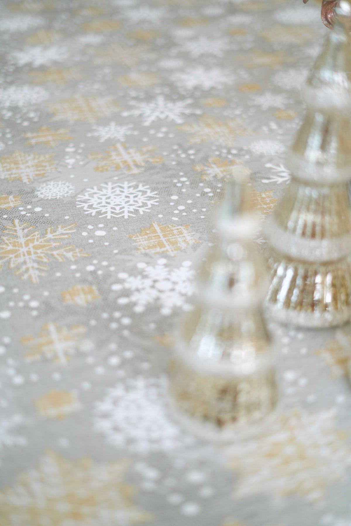 3. Detailed view of gold and grey snowflake pattern on Hortensias Home Winter Motive tablecloth