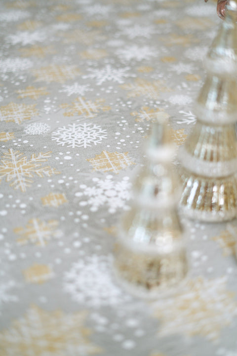 3. Detailed view of gold and grey snowflake pattern on Hortensias Home Winter Motive tablecloth