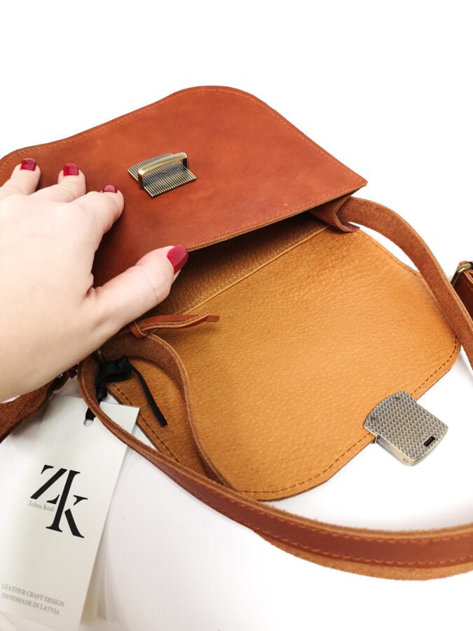 6. Close-up of Zelma Kraft saddle bag interior, highlighting natural pigskin leather lining and secure buckle