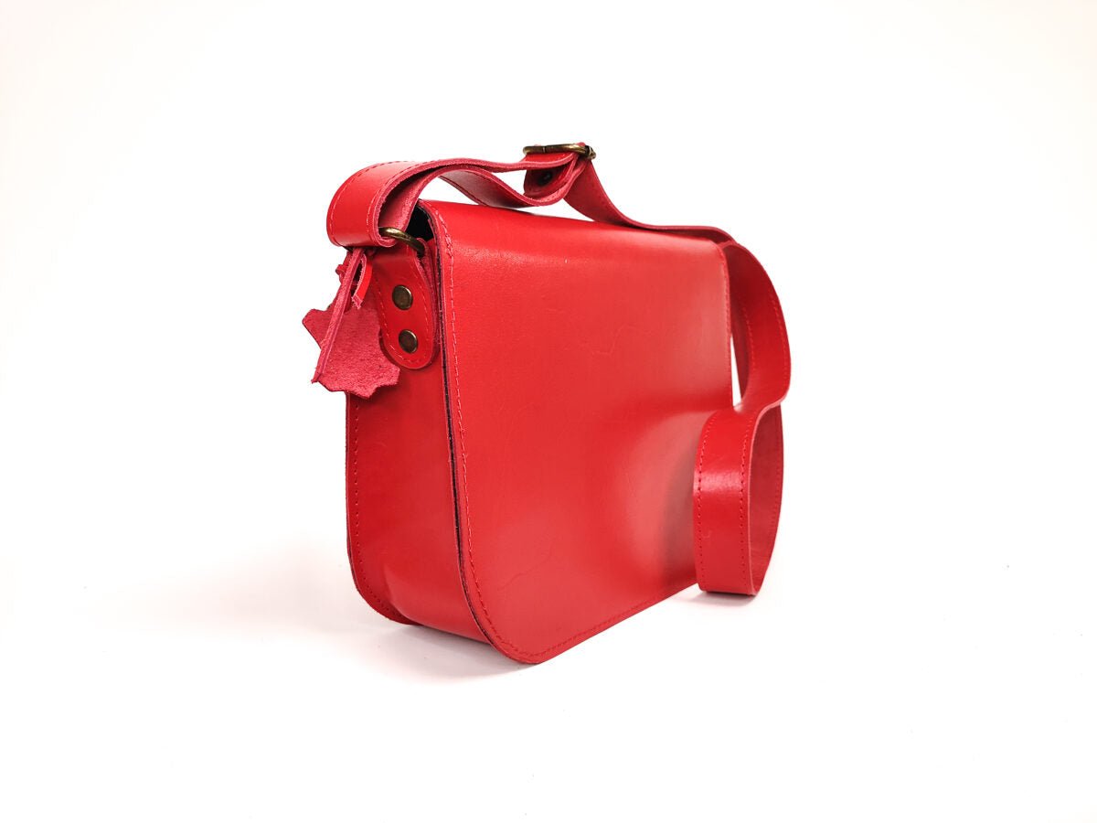 4. Side view of Zelma Kraft red natural leather saddle bag highlighting semi-gloss finish and adjustable strap