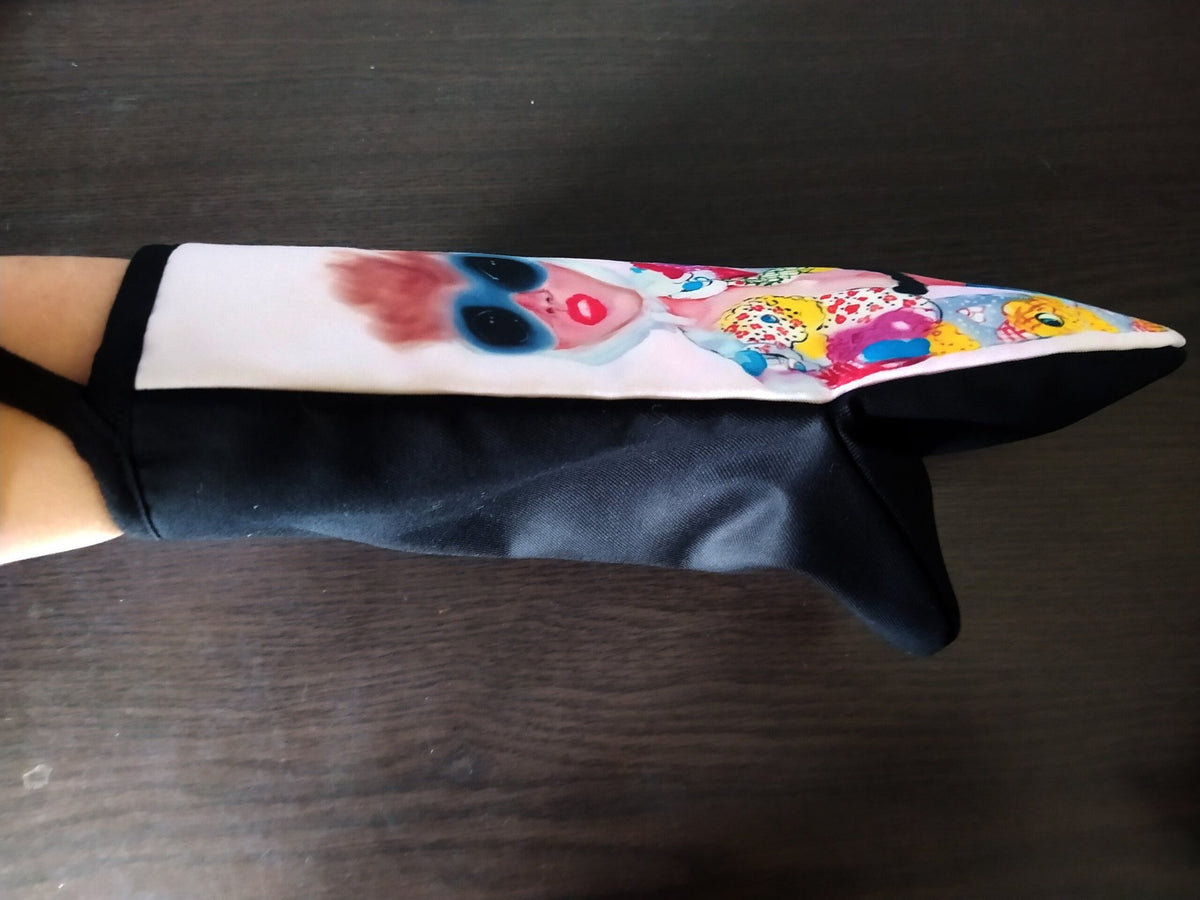 3. Side view of Katrin Valgemäe oven glove with pop art design worn on a hand