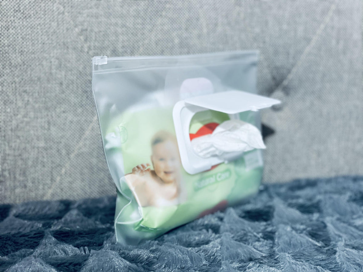 11. Close-up of removable wet wipes pocket for Ally Scandic Älly Handbag, showcasing practical design