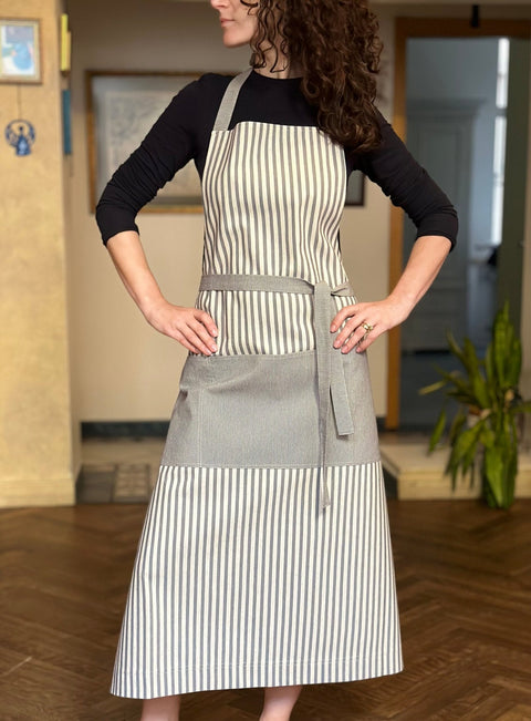 3. Unisex Nord 1 apron by Hortensias Home worn by female model, emphasizing eco-friendly recycled fabric