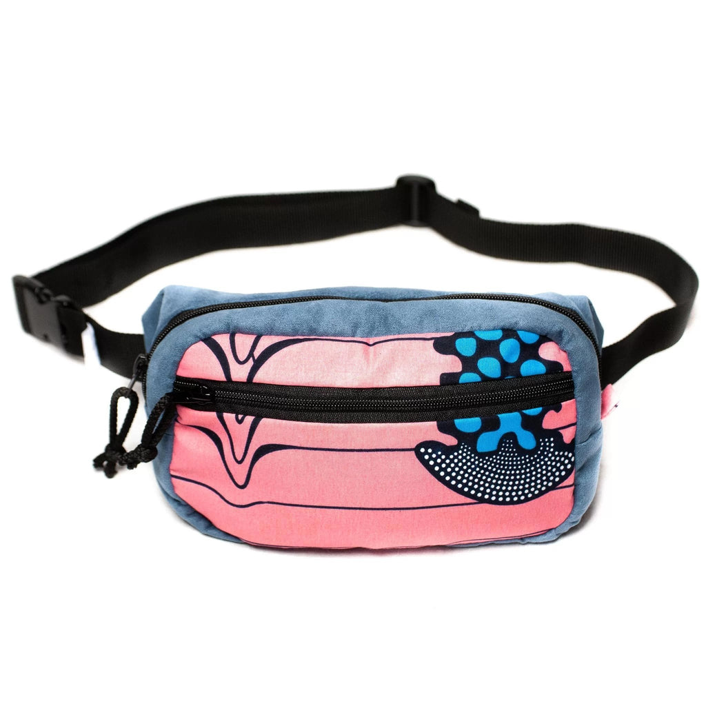 3. Drinbags HEART BEAT waist bag with adjustable strap, displayed in studio