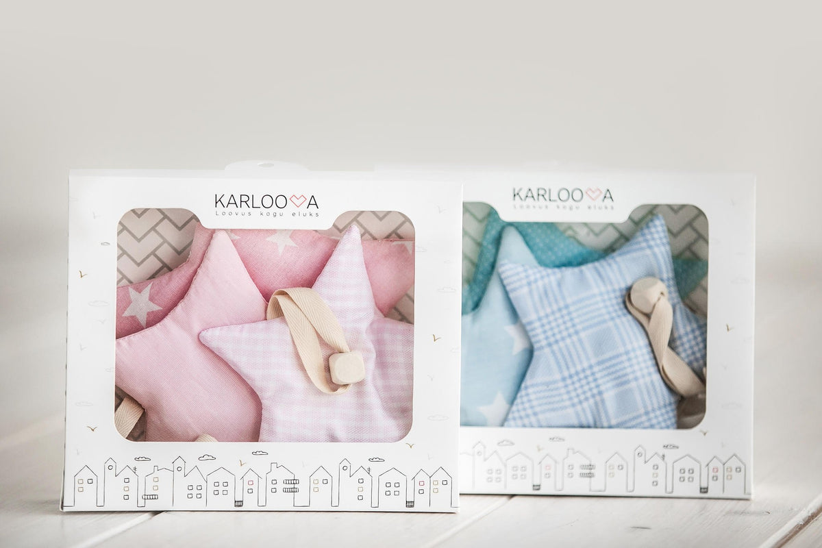 5. Karloova starlet toy sets in pink and blue packaging on wooden surface