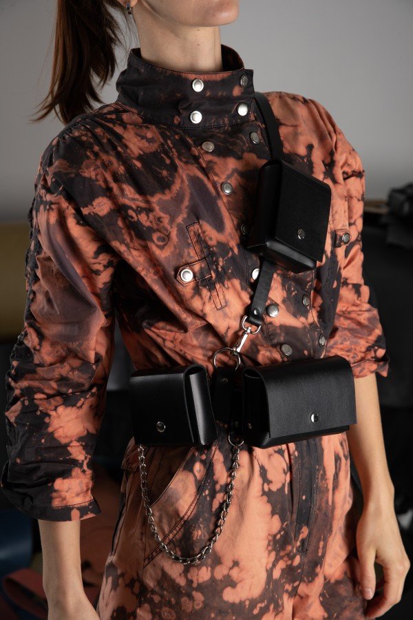 3. Unisex leather body harness Kora No3 by PYKOK worn by female model, highlighting adjustable strap and mini bags