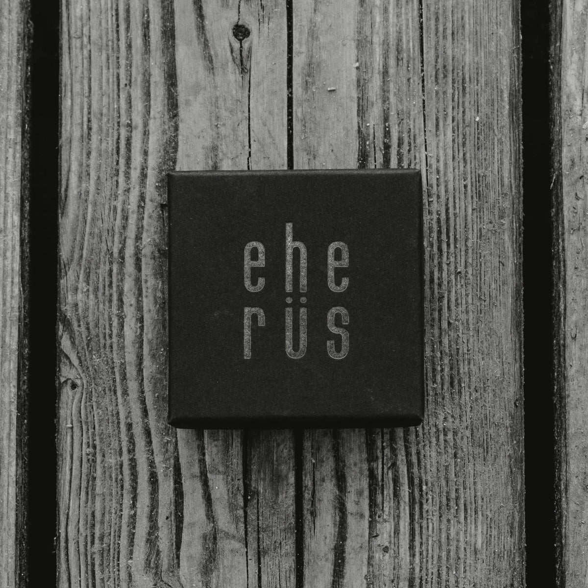 2. Black Eherüs gift box with logo on wooden surface