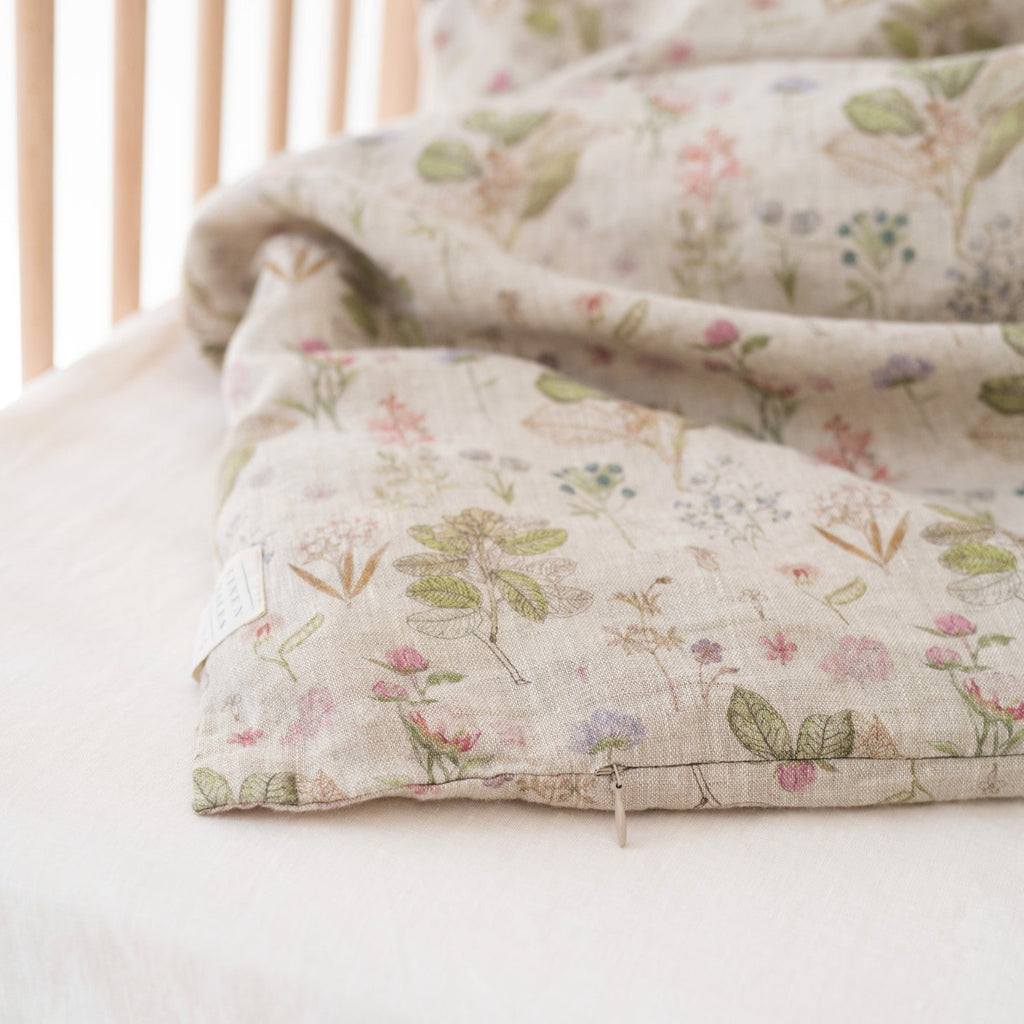 3. Detail of zipper closure on botanical print linen duvet cover for kids