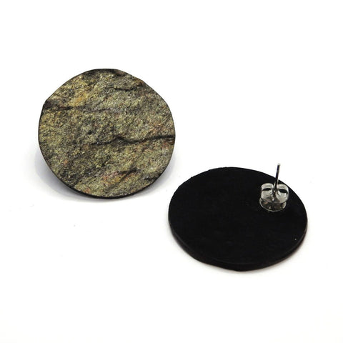 2. Pair of Seif Design Orbit PIME KÕRB earrings made from slate and marble, featuring a minimalist round design on a white background