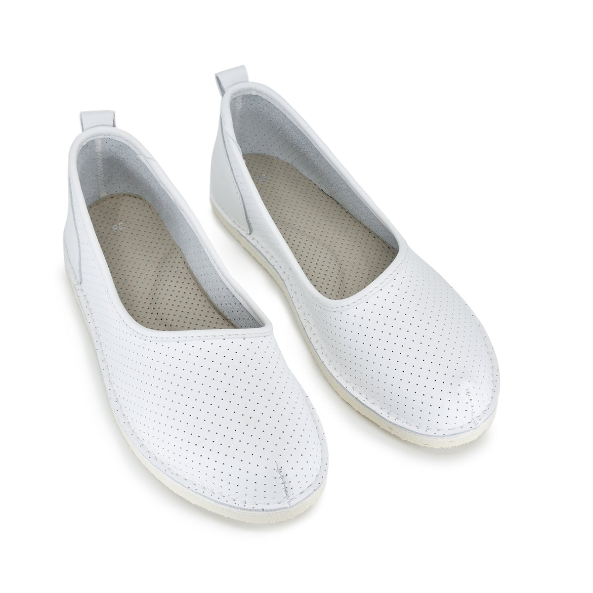 3. Top view of OmaKing Kuutsid Shoes in white, highlighting breathable microfiber insole and sleek design