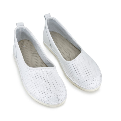 3. Top view of OmaKing Kuutsid Shoes in white, highlighting breathable microfiber insole and sleek design