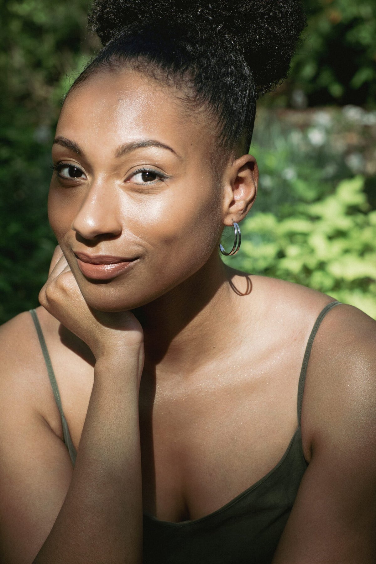 3. Woman posing with Lentsius Linea earrings, emphasizing polished stainless steel craftsmanship in natural light