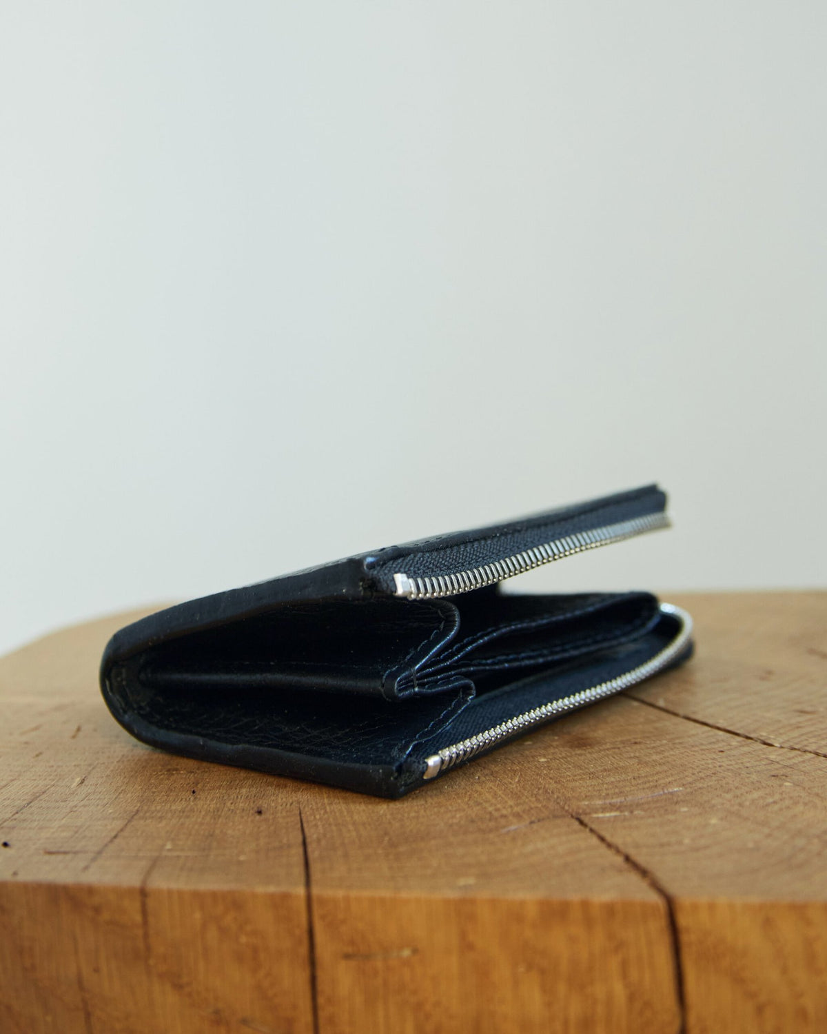 4. Close-up of Lava Flow Classic Leather Wallet MACA in black, showing interior compartments and zipper