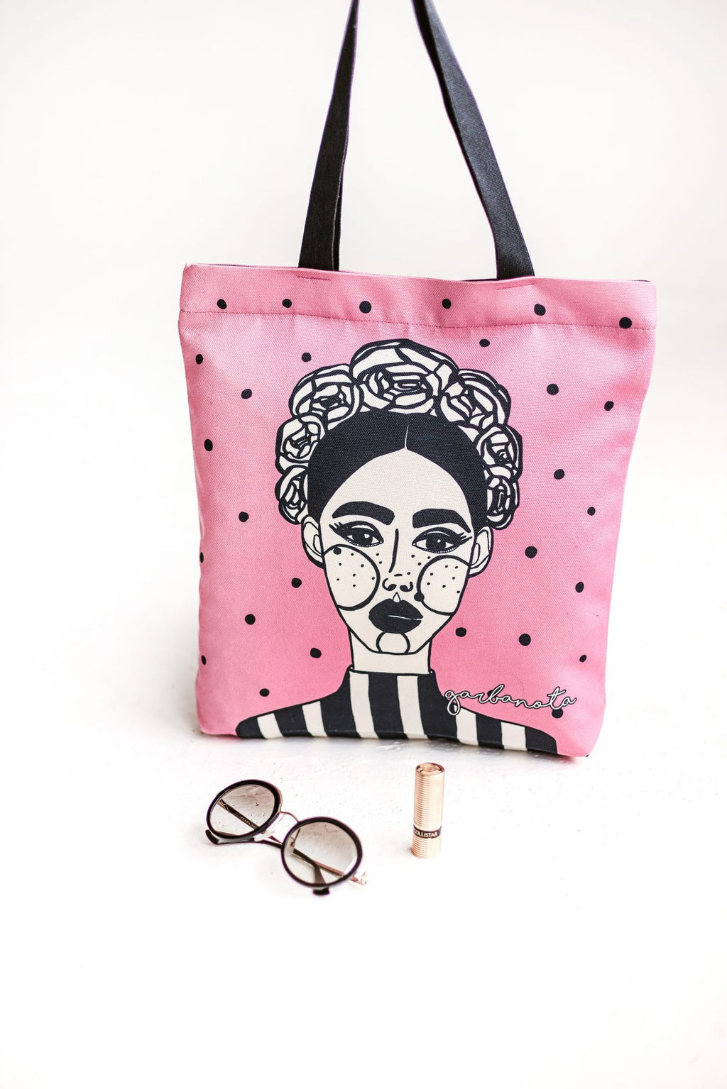 5. Studio shot of Garbanota HANDBAG MARGO in pink with graphic design, shown with accessories