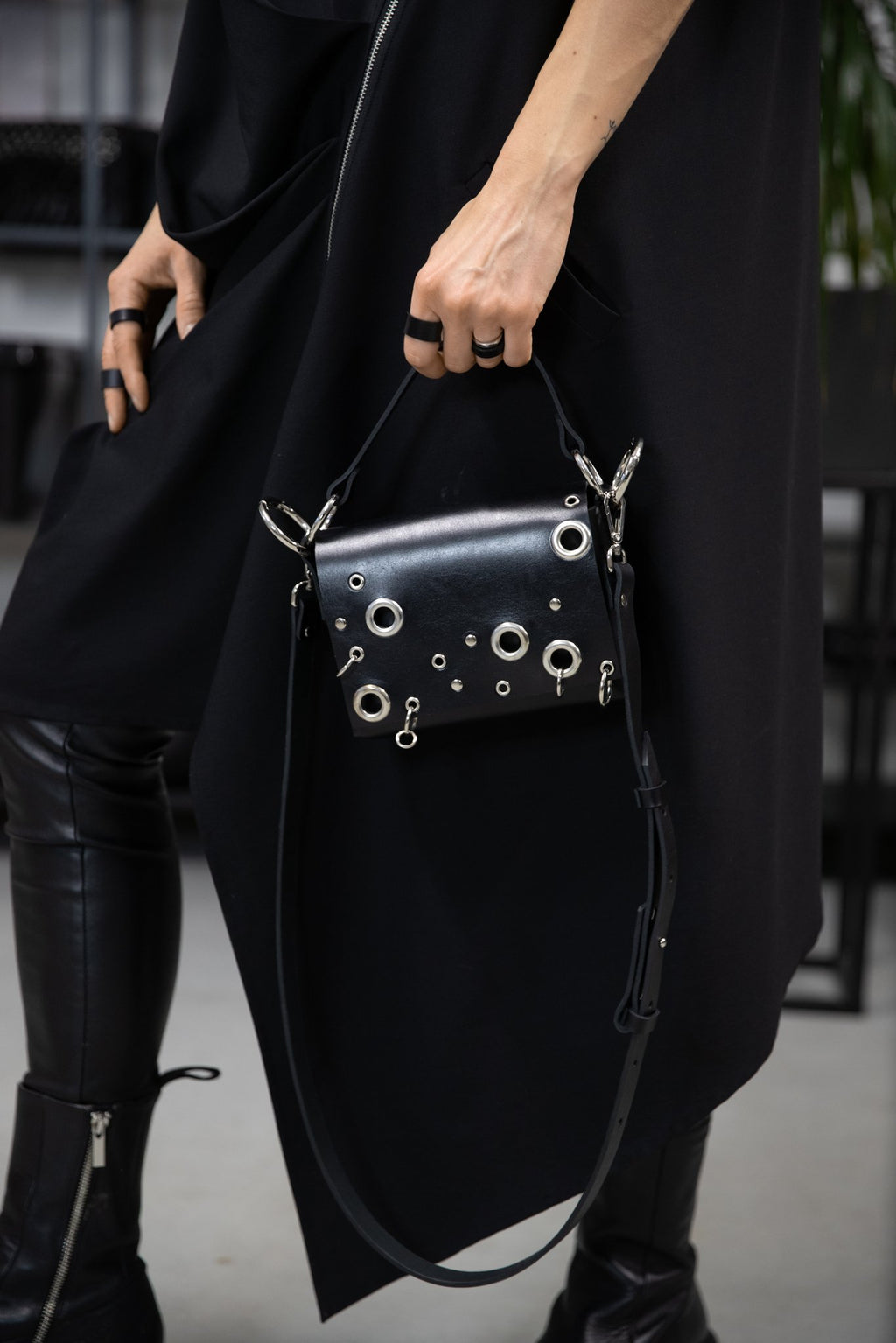 4. Woman in black outfit holding PYKOK Handbag Mia, emphasizing geometric elegance