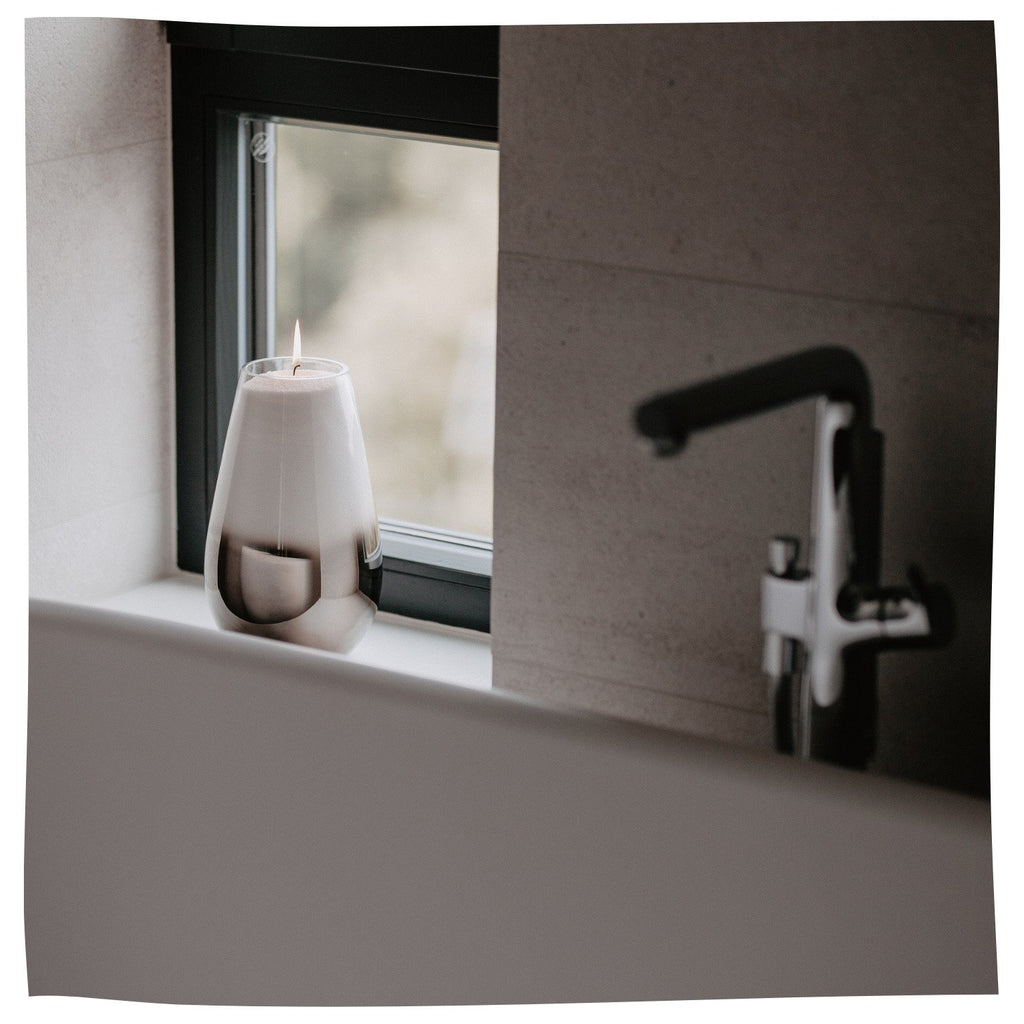 4. Candledust Diamond Dust powdered candle in a shell-shaped holder on a stylish table setting