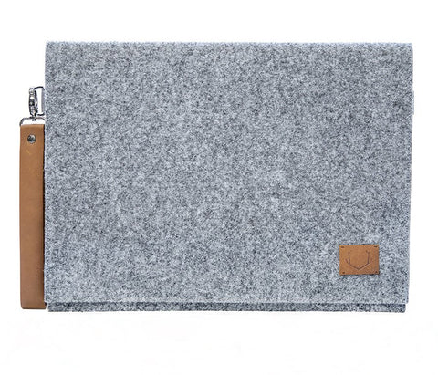 3. Front view of Nordhale Berg 15'' grey laptop bag showing magnetic snap closure