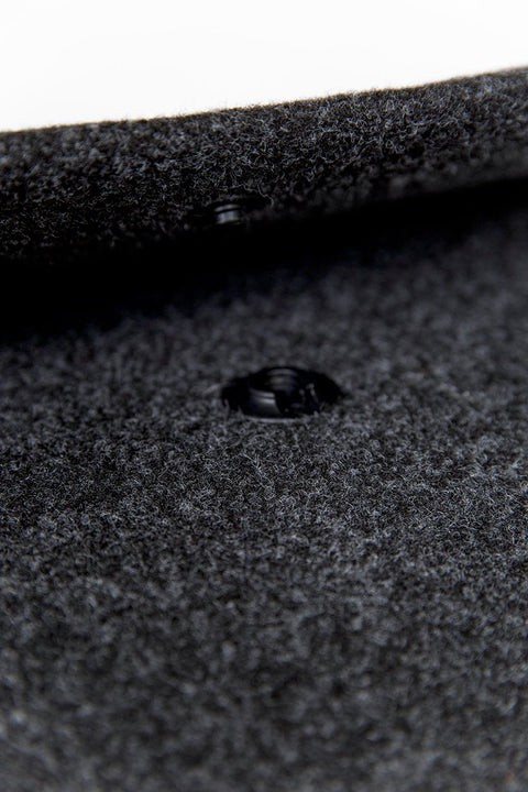5. Close-up of magnetic snap closure on Nordhale black briefcase Hjo