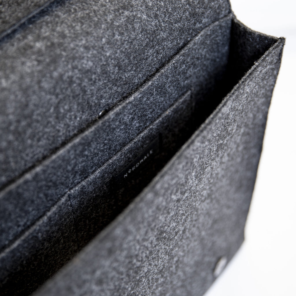 6. Interior view of Nordhale black briefcase Hjo, showing compartments and Nordhale branding