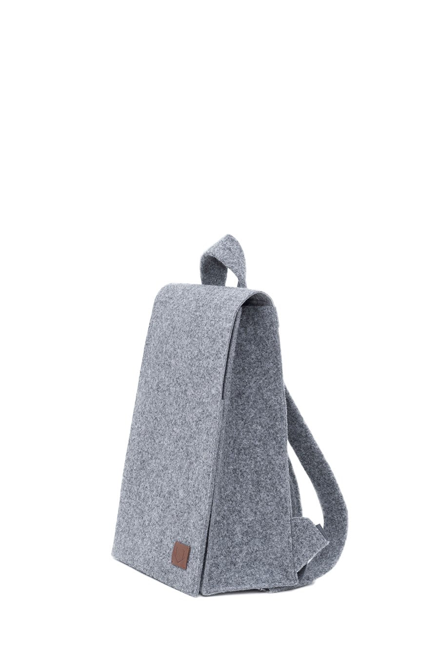 6. Back view of Nordhale Backpack Lund in grey, showing adjustable straps and weatherproof material
