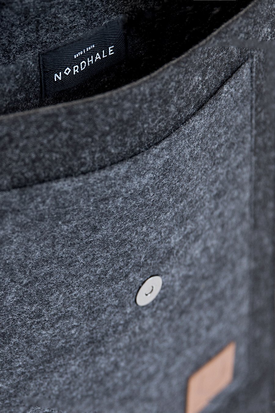 3. Close-up of Nordhale Malmö laptop sleeve showing magnetic snap closure and branding