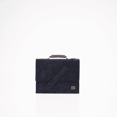 2. Studio image of black Nordhale Briefcase Sören with adjustable shoulder strap