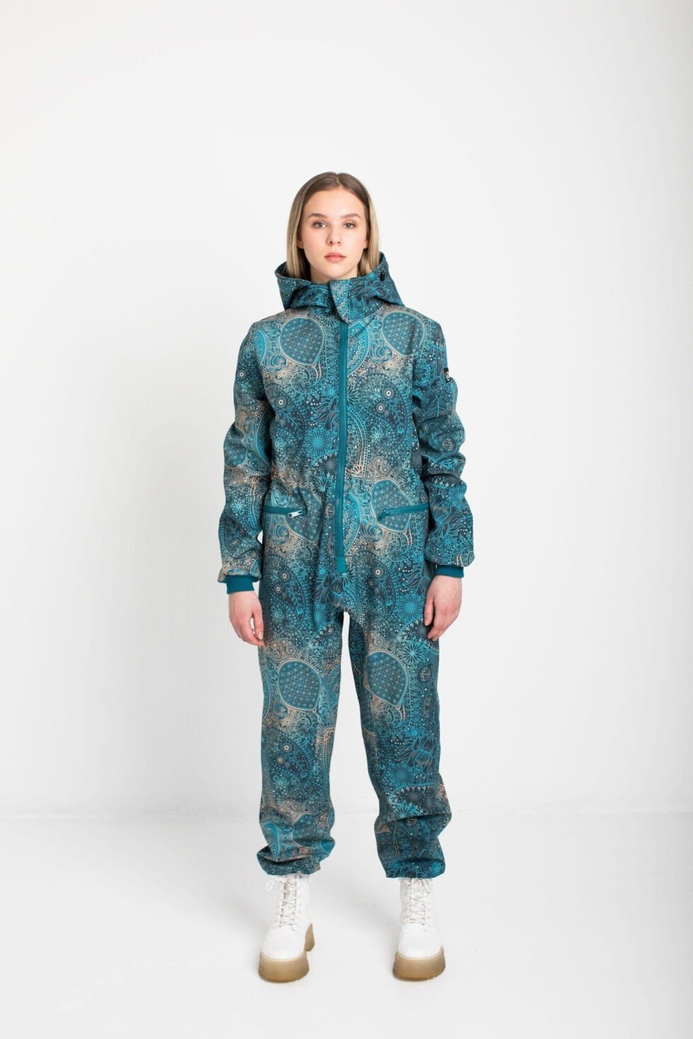 4. Size chart for women's KARINA softshell overall, showing measurements in centimeters for XS to XXL