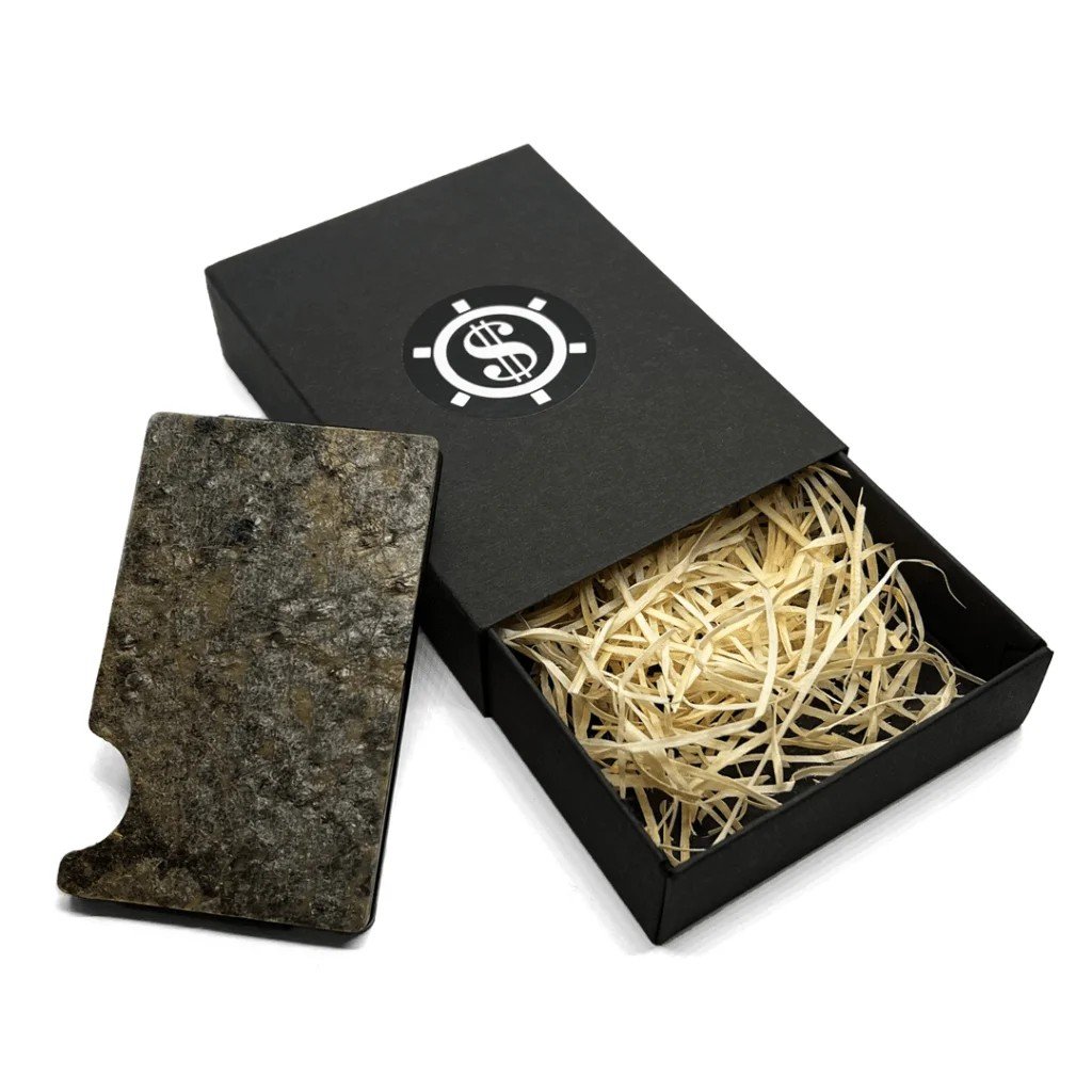 1. Pime Kõrb cardholder made of natural slate stone with black packaging and eco-friendly straw filling