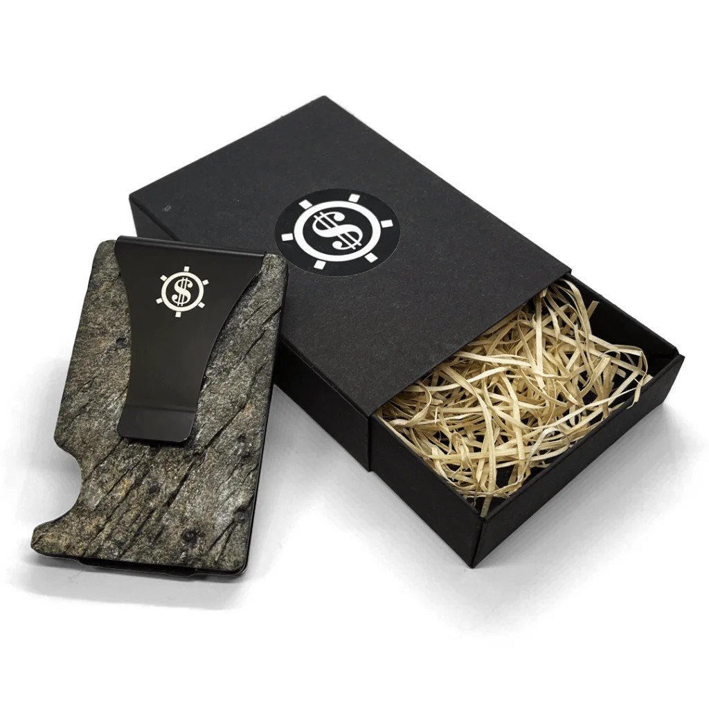 3. Pime Kõrb cardholder with money clip in slate stone and black packaging with straw filling