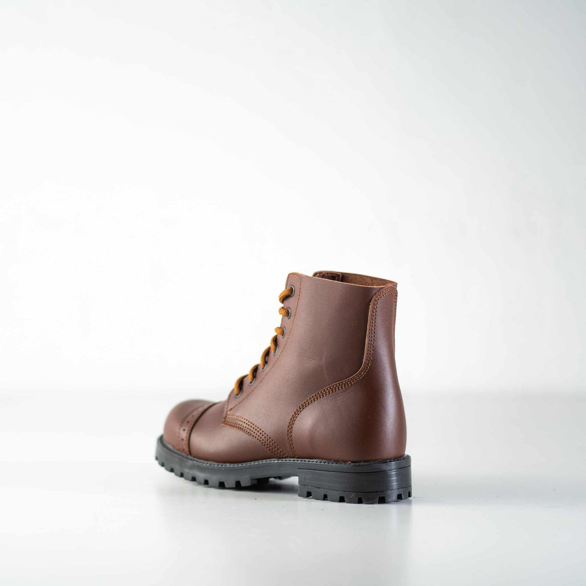 2. Side view of unisex brown Samelin 517 Aviator Boots highlighting durable leather and PU outsole