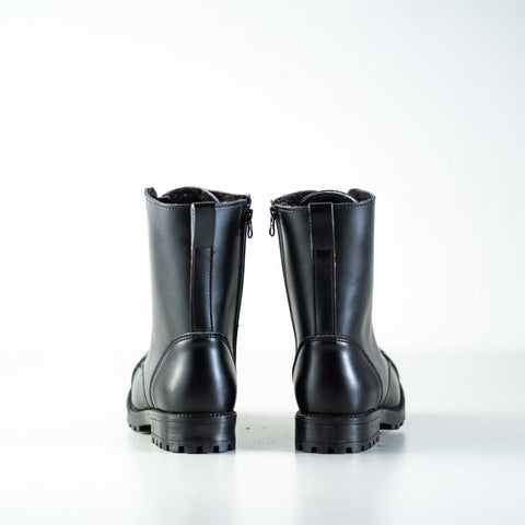 3. Back view of unisex black 511 Winter boots by Samelin, featuring convenient zipper and warm fur lining