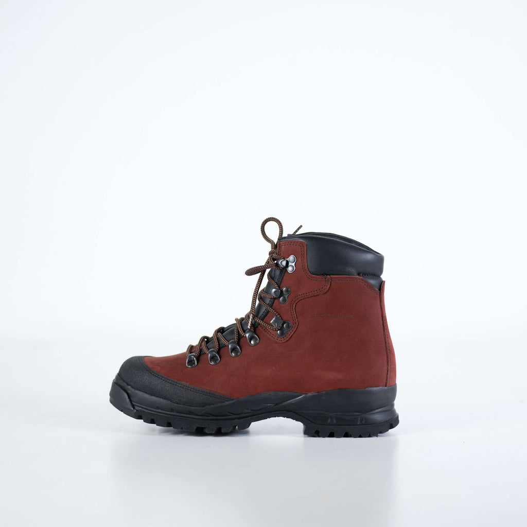 7. Side profile of Samelin 553P Rosso Aragosta hiking boot with Vibram sole