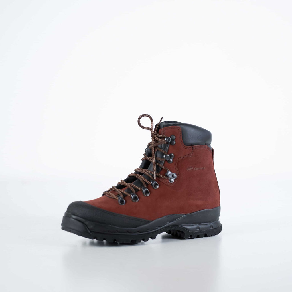 4. Studio shot of Samelin 553P Rosso Aragosta hiking boot in waterproof nubuck leather, side view