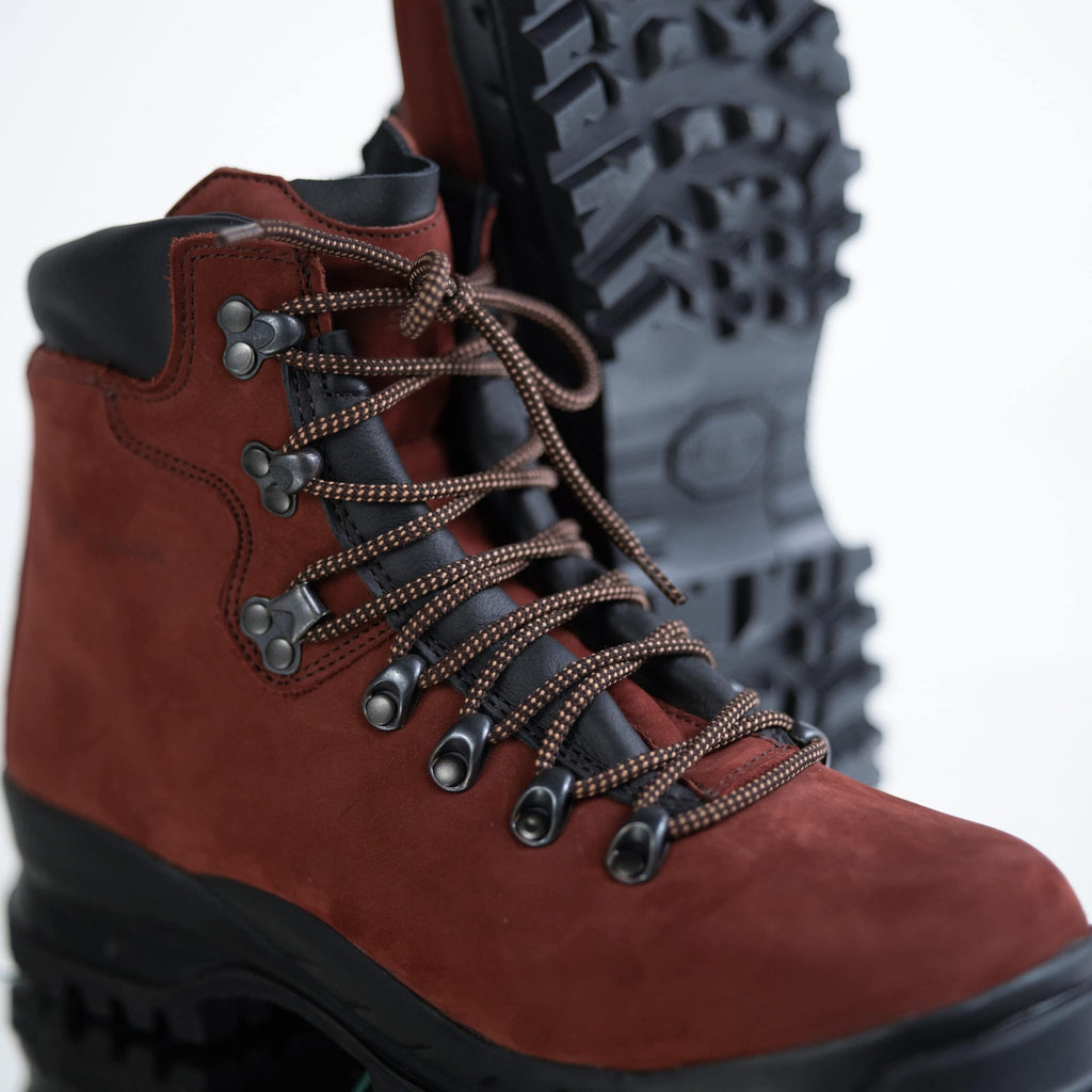 6. Close-up of Samelin 5531 Rosso Aragosta hiking boots in red nubuck leather, highlighting lace detail and Vibram sole