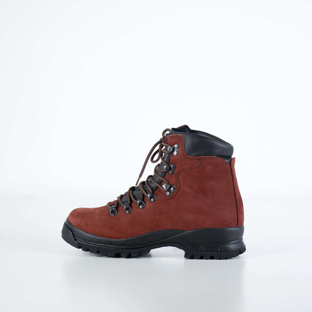 7. Side view of Samelin 5531 Rosso Aragosta hiking boots in red nubuck leather with black Vibram sole, studio shot