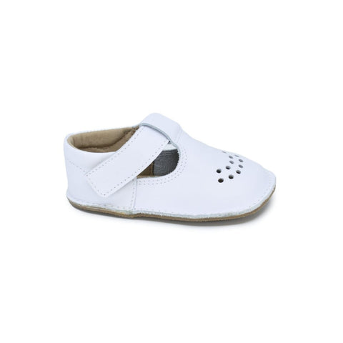 3. Studio shot of single Omaking Lusti white leather kids' shoe with Velcro fastener