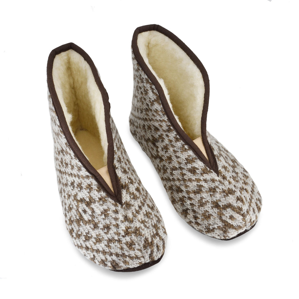 4. Top view of Omaking Trolla beige lambswool slippers, showcasing soft wool lining and closed-style design