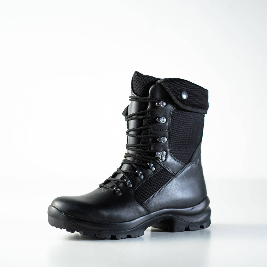 1. Samelin Winter Utopia black winter boots in studio, showcasing frost-resistant design and durable laces