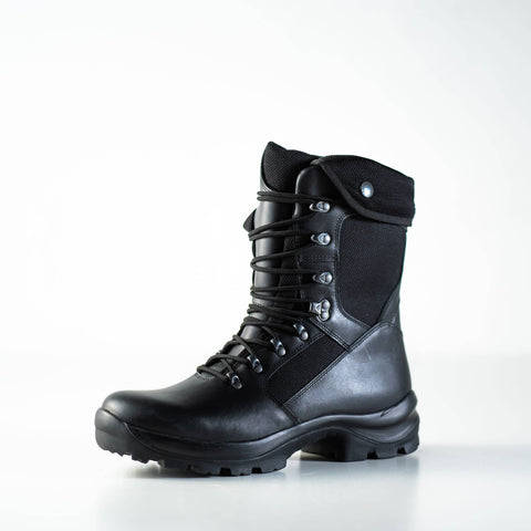 1. Samelin Winter Utopia black winter boots in studio, showcasing frost-resistant design and durable laces