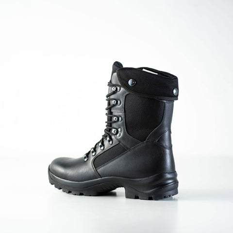 4. Angled view of Samelin Winter Utopia boots, emphasizing breathable textile lining and rugged construction
