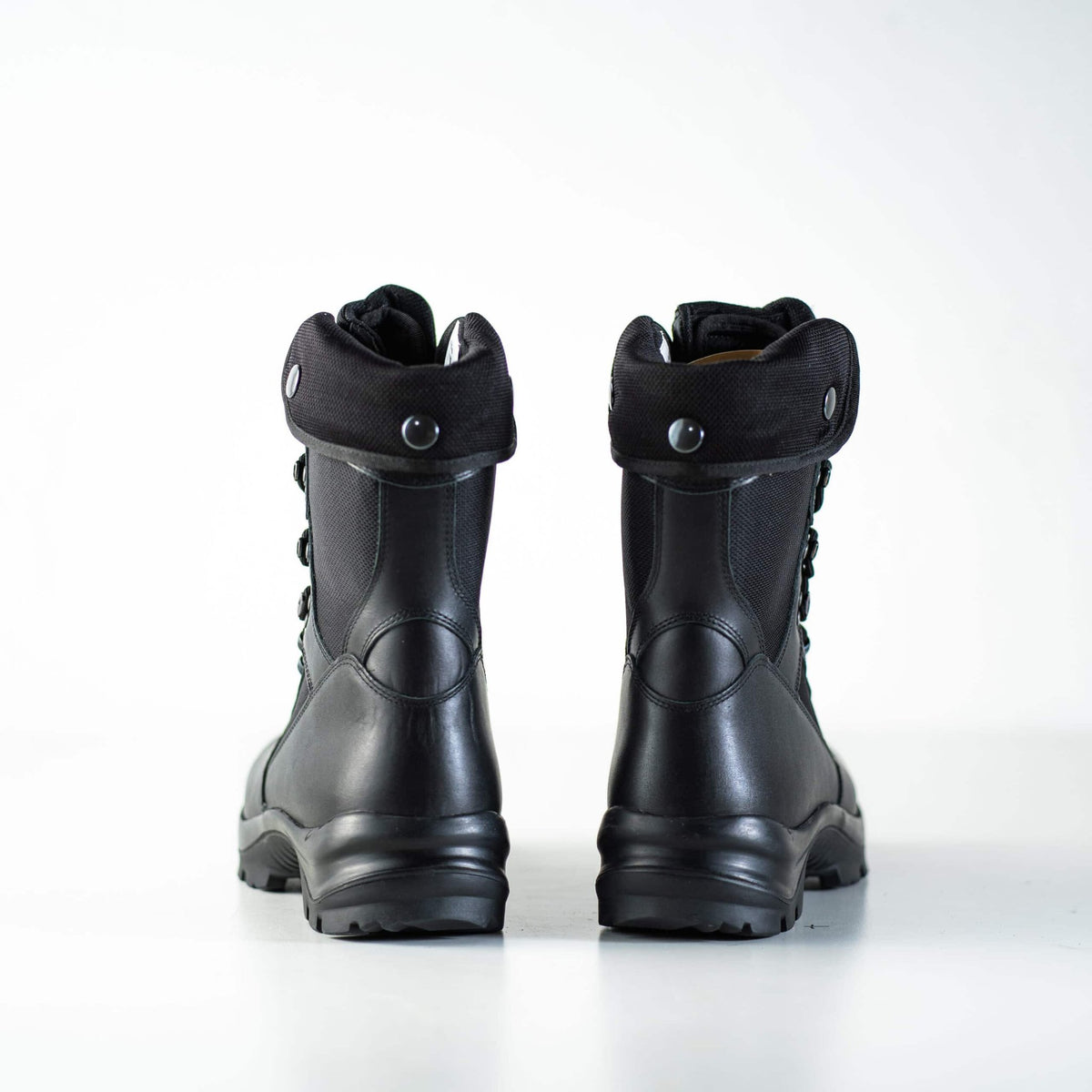 3. Back view of Samelin Winter Utopia boots, showing double-layer rubber outsole and button details