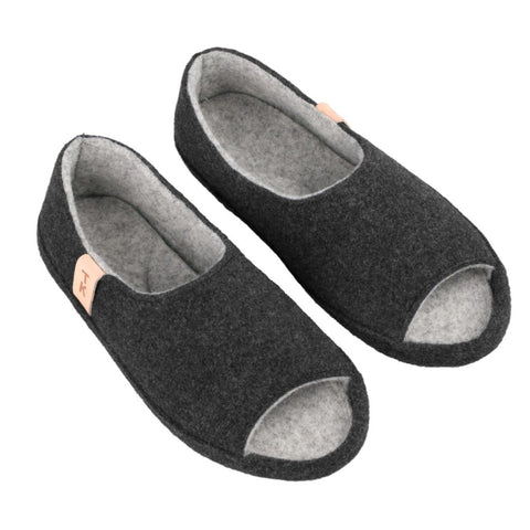 4. Top view of TOKU Bern Slippers in dark gray lambswool, highlighting open-toe design and craftsmanship