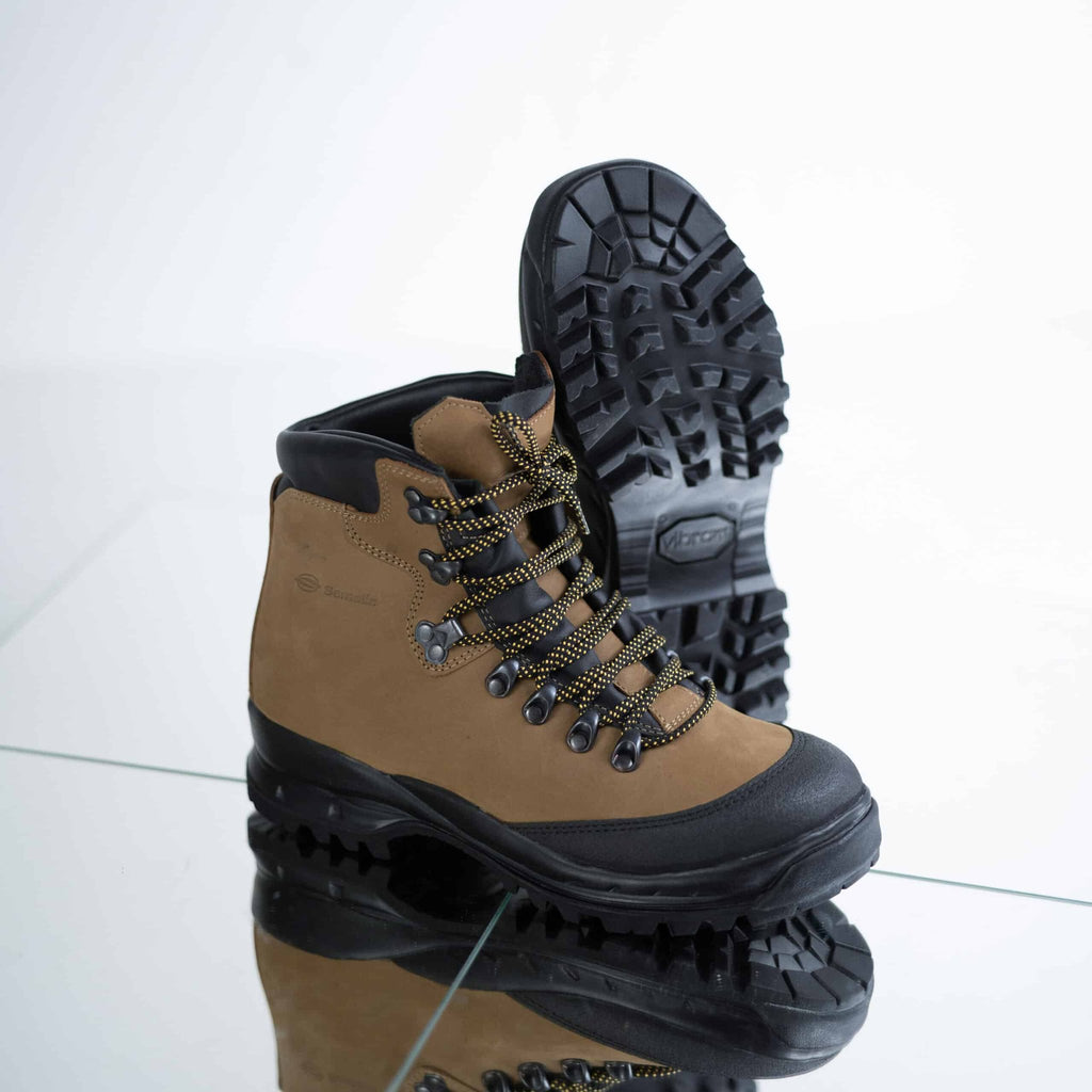 5. Samelin 553P Tundra Hiking Boots with Vibram sole displayed on reflective surface, highlighting tread pattern