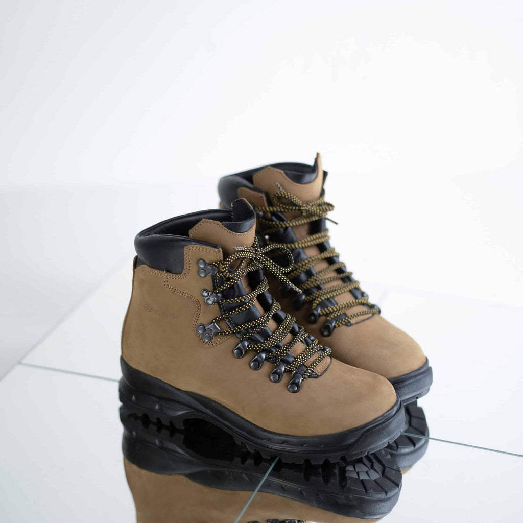 2. Pair of Samelin 5531 Tundra Hiking Boots with Vibram sole, displayed on reflective surface