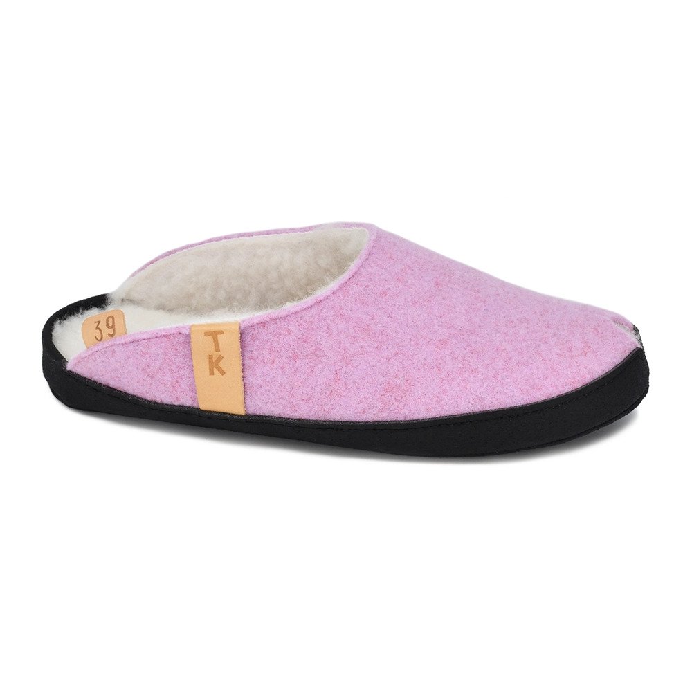 3. Side view of TOKU Brussels light pink slippers with lambswool lining and arch support