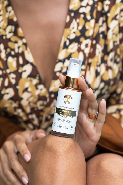 1. Woman holding HOIA homespa Body Cocktail Body Glam, showcasing product in lifestyle setting