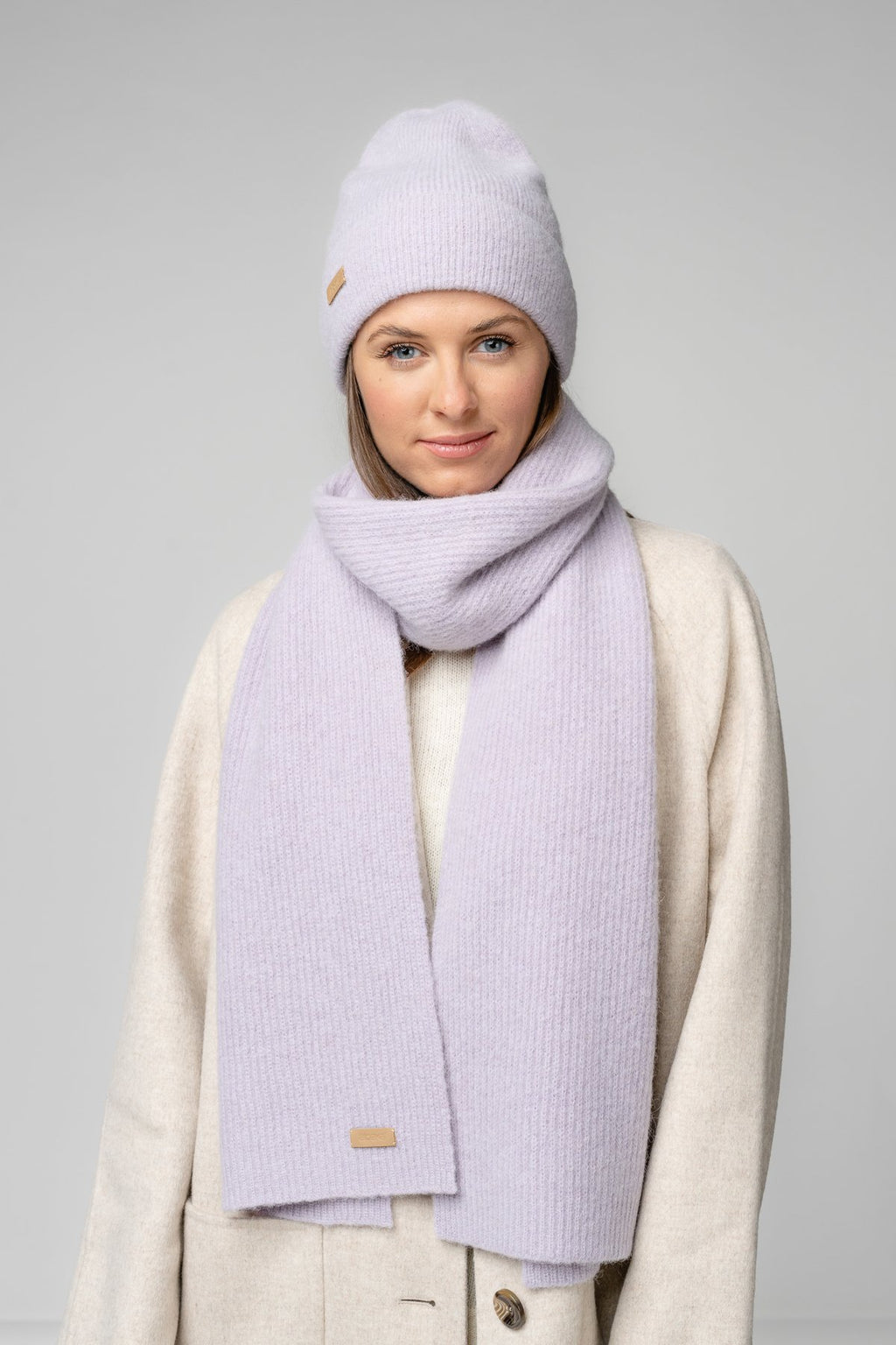 21. Women's lily Alpaka Fisherman's Rib scarf and hat shown in side view