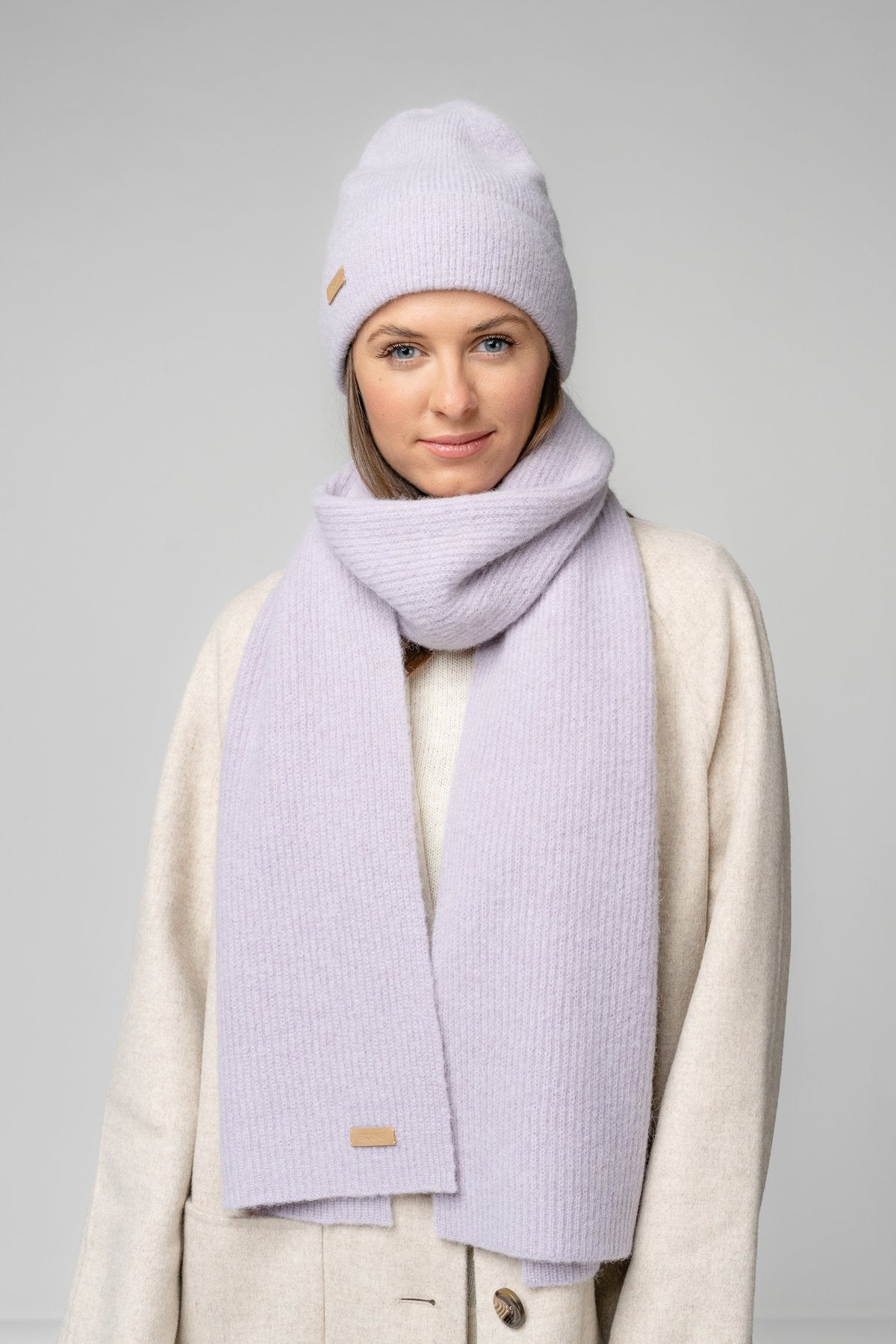 21. Women's lily Alpaka Fisherman's Rib scarf and hat shown in side view