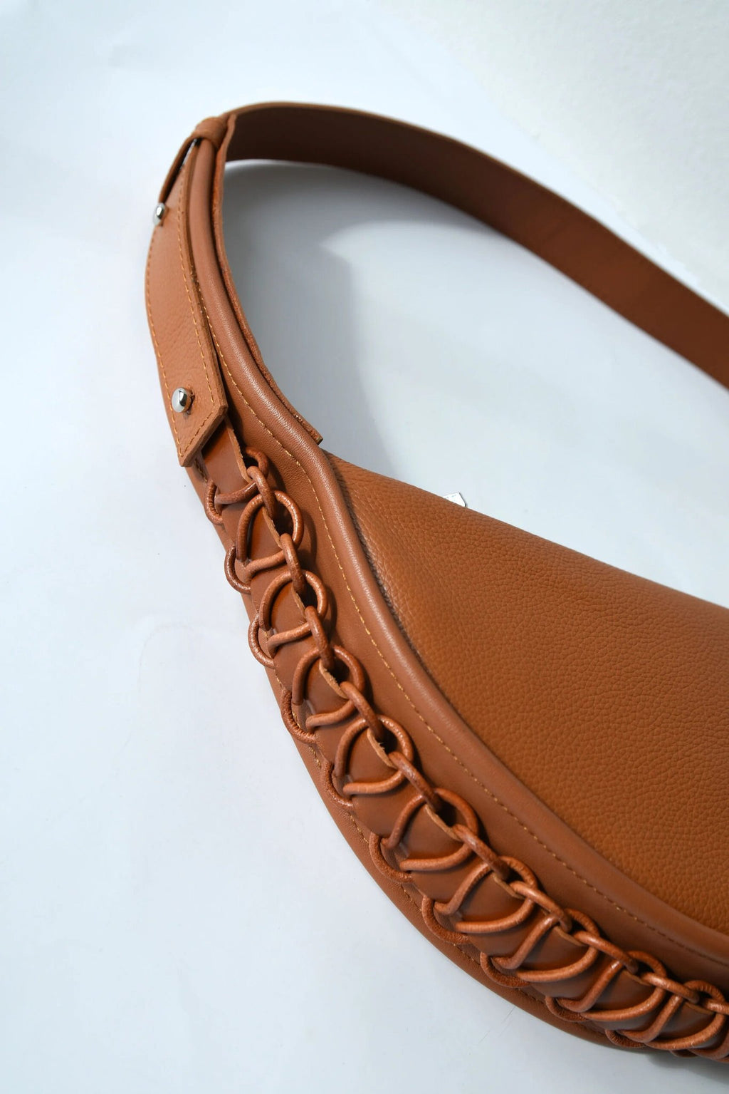 8. Close-up of Gerda Retter Design Leather Bag Ateena in caramel brown, highlighting woven detail